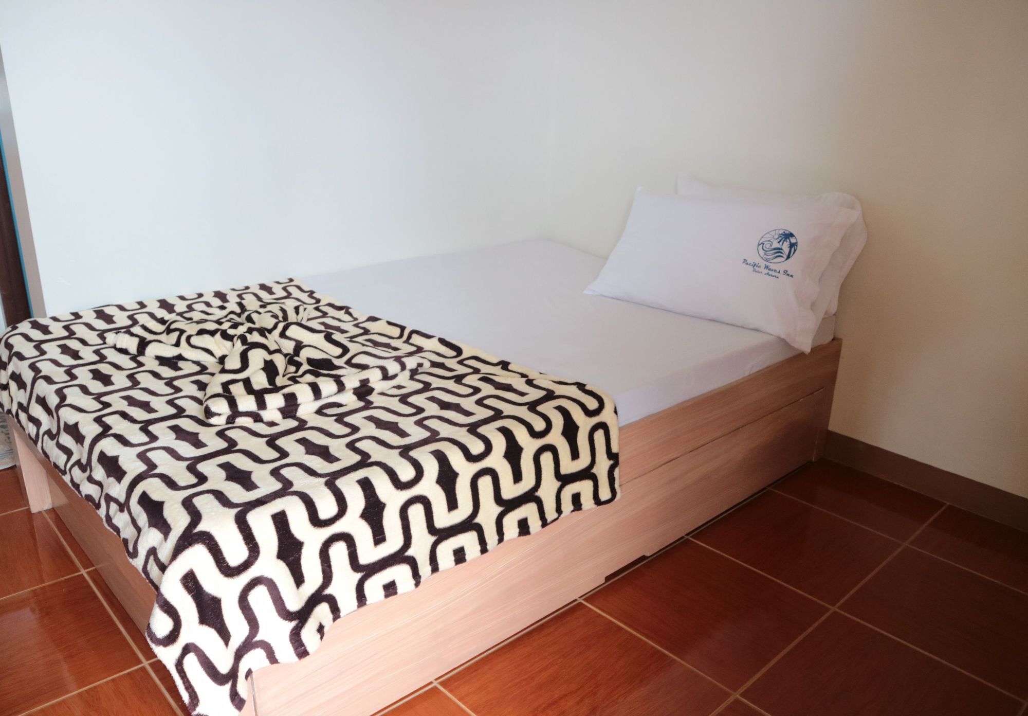 Pacific Waves Inn Baler Eksteriør billede